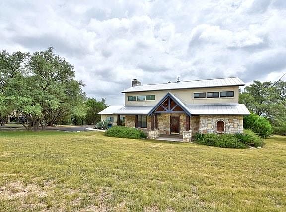 2nd image of 447 Hill Country Trl