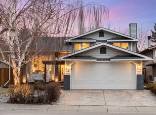 15 S McKinley Pl SE, Calgary, AB T2Z 1T8