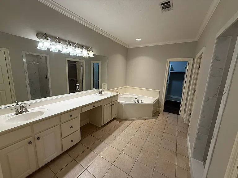 102 Avery Frst — Photo 16