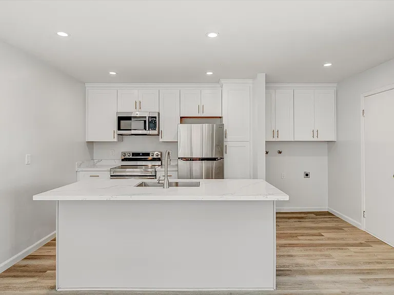 1204 Manchester Dr — Photo 9