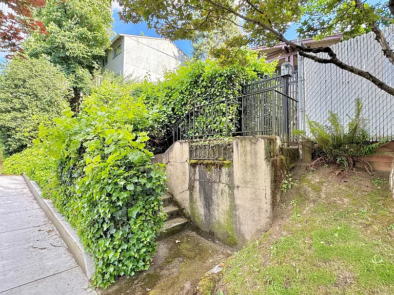 8702 NE Glisan St — Photo 29