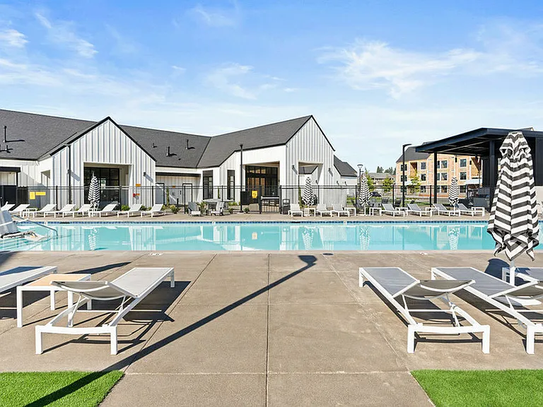 90' Saltwater Pool and Spa