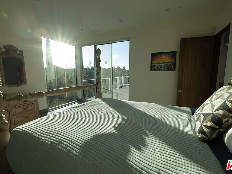 5900 N Winnetka Ave — Photo 23