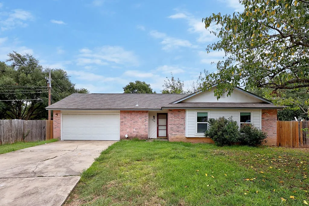 3 bed, 1139 sqft, $1,825 — Photo 1