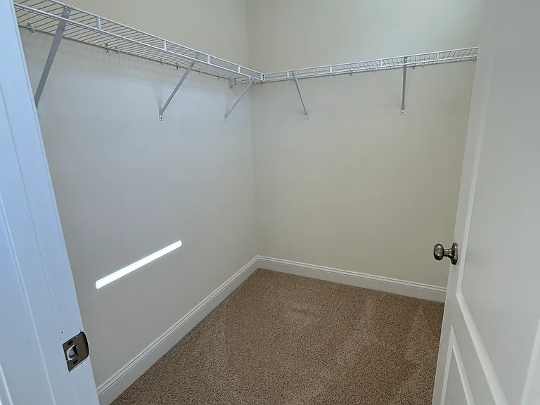 724 Sylvia St — Photo 17