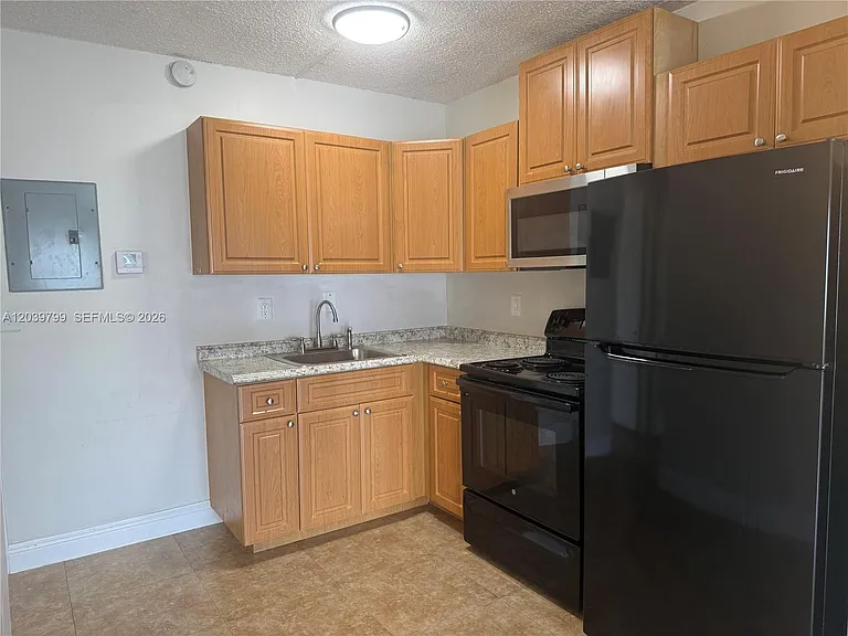 715 NE 2nd Ave #204 — Photo 7