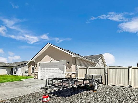 2nd image of 924 Black Mountain Rd