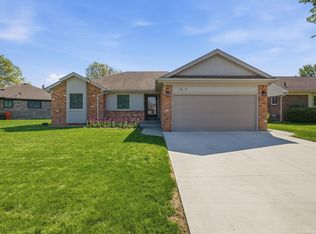 46346 Hollowoode Ln, Macomb, MI 48044