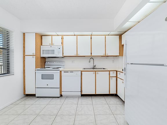 5th image of 896 N Federal Hwy APT 530