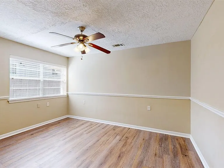 1724 Boardwalk Ct — Photo 10