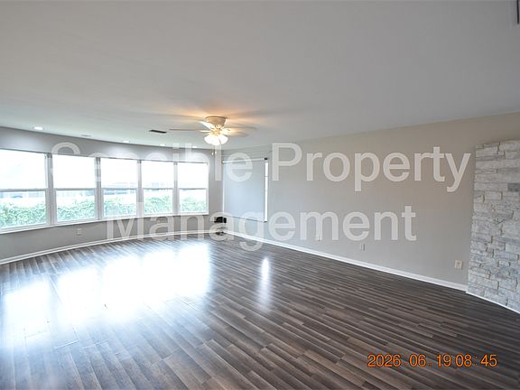 5th image of 3273 Harbor Lake Dr