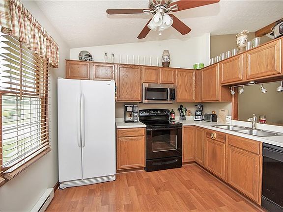 3rd image of 650 Sturbridge Dr Unit 36