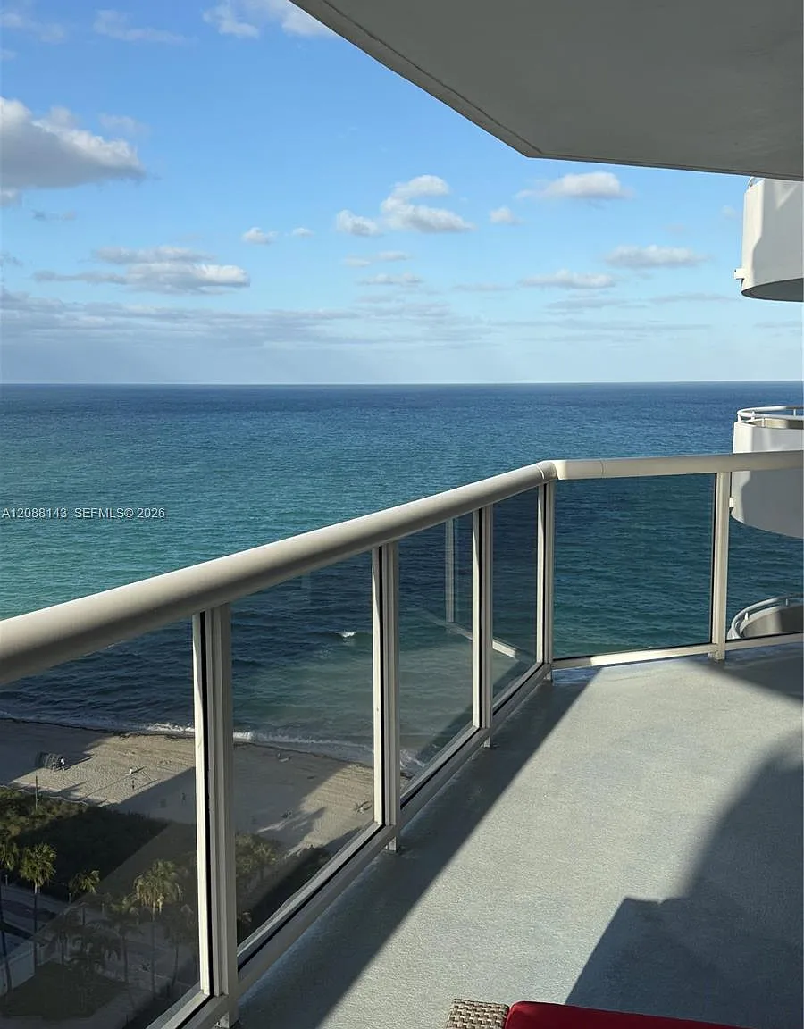 La Gorce Palace Condo — Photo 1