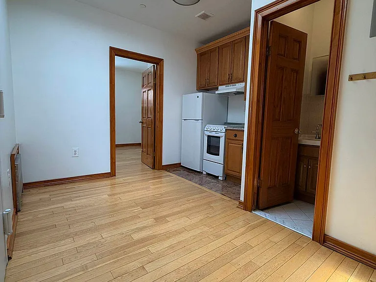 722 Leonard St #O — Photo 1