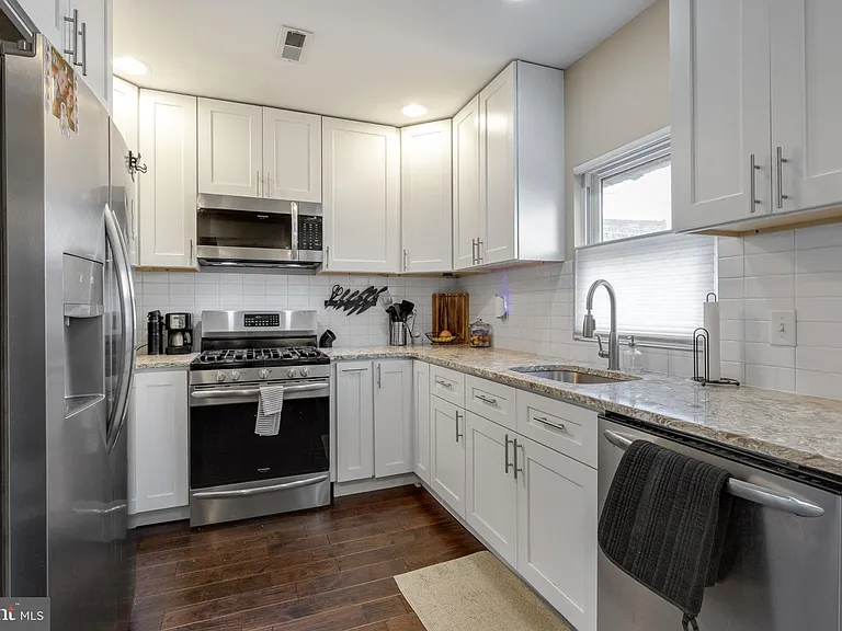 2652 Livingston St — Photo 7