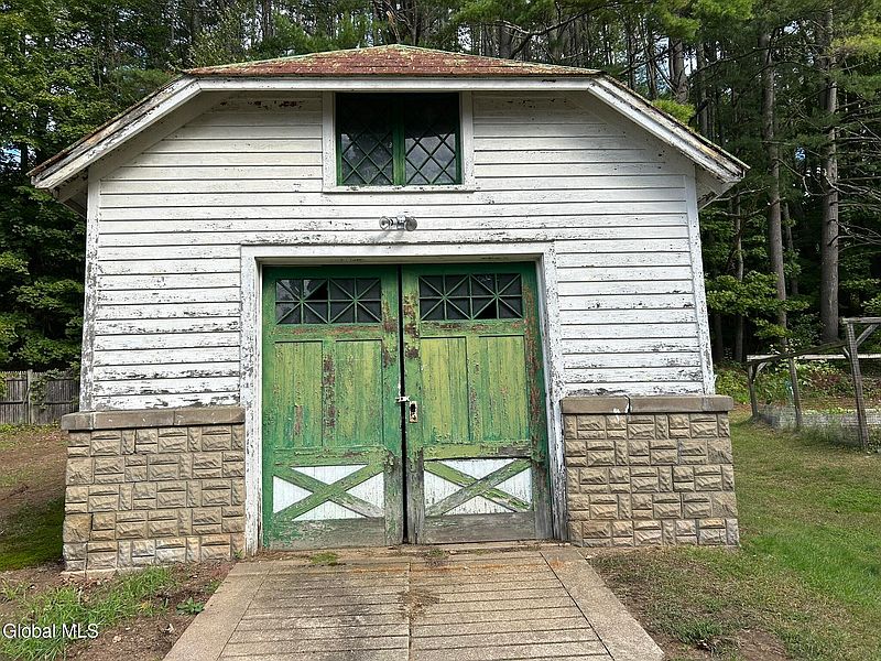 5th image of 221 Reed Street