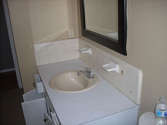 5th image of 4211 SW Summit Ave