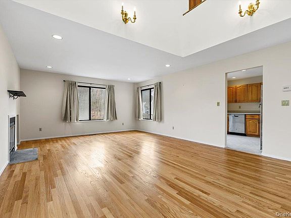 5th image of 88 Farm Lake Crescent Road