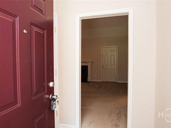 5th image of 105 Fox Hall Trl