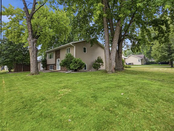 3rd image of 1211 Hall Ave
