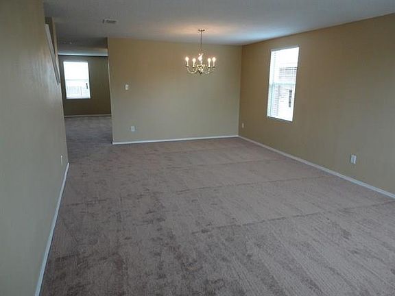 3rd image of 5601 Camarillo Dr