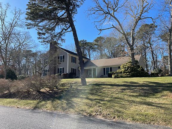 3rd image of 23 Dundee Dr