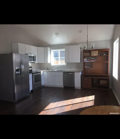 725 Russell Dr — Photo 6