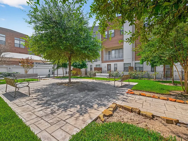 2401 Crawford St #C3D — Photo 35