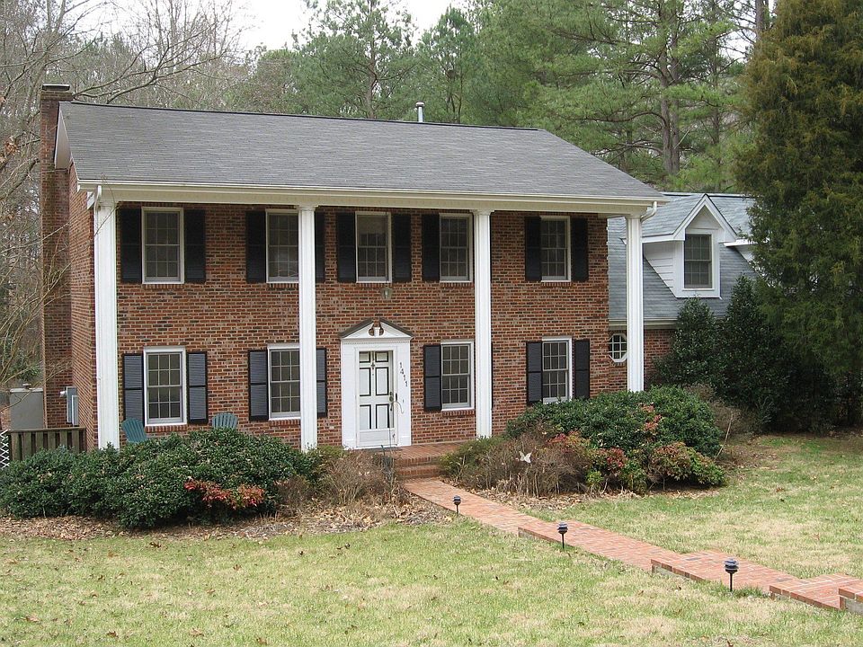 6BR All Brick Home on 3/4 Acre