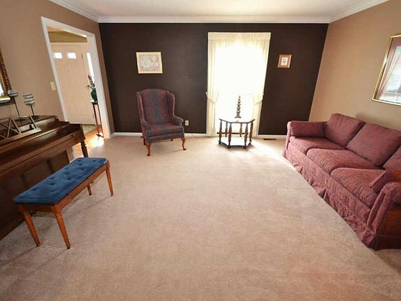 3rd image of 8109 Parkshire Ct