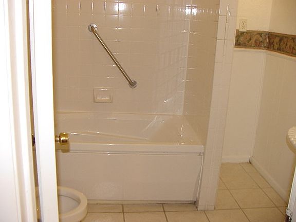5th image of 1606 Proctor Dr