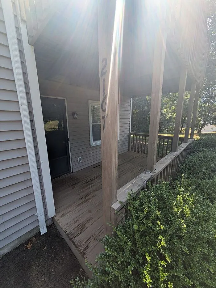 2 bed, 2.0 bath, $1,095 — Photo 2