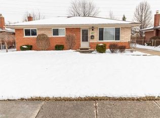 28470 Sutherland Dr, Warren, MI 48088
