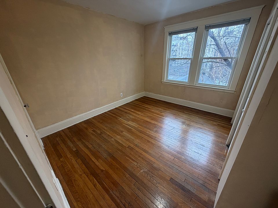 1st image of 26 Chiswick Rd APT 12