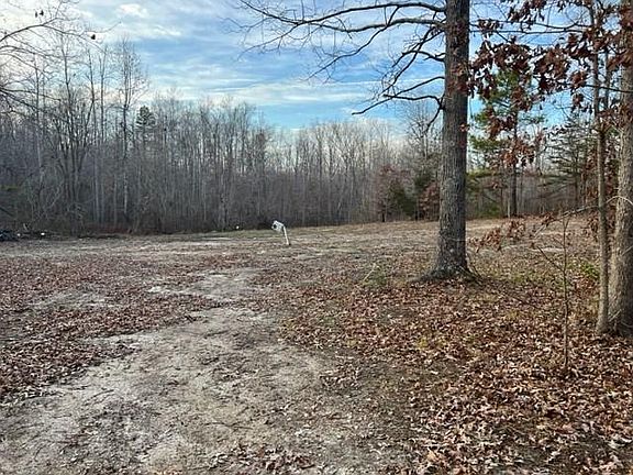 4th image of 307 Woods Ln