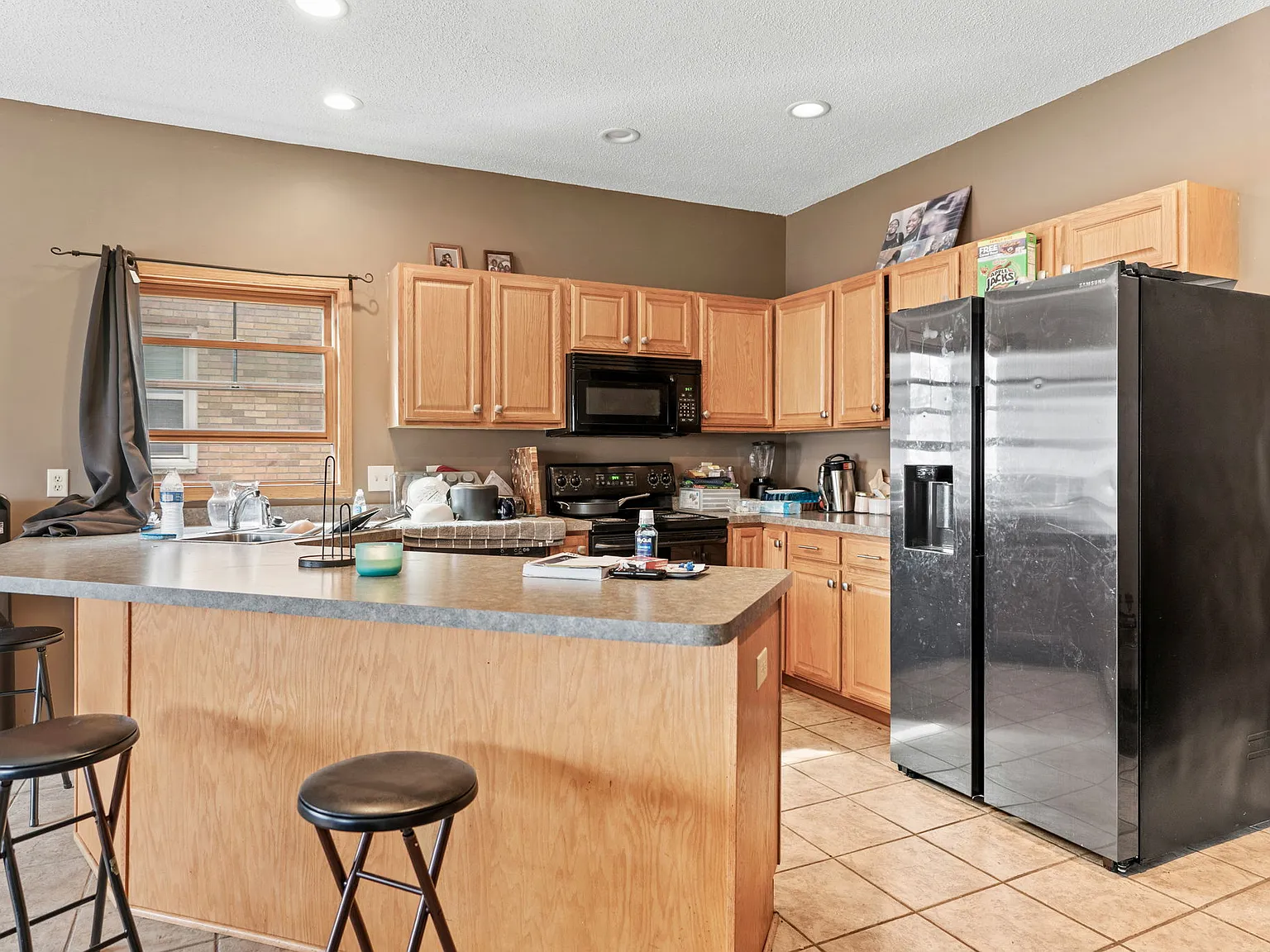 4 bed, 3.5 bath, 2000 sqft, $2,975 — Photo 4