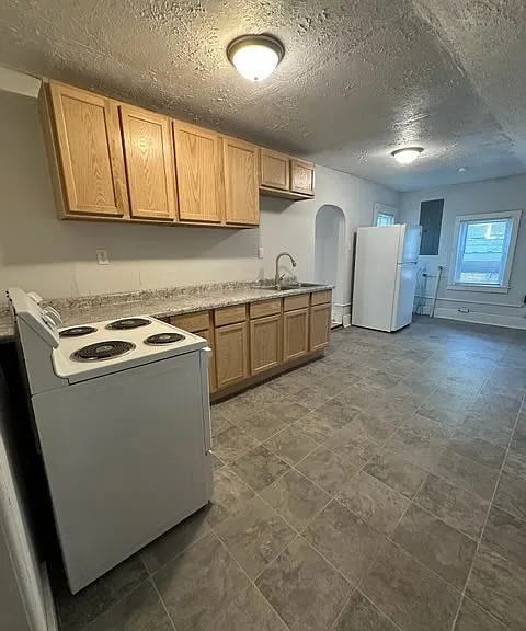 1212 S Brotherton St — Photo 11