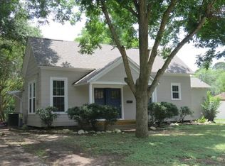 705 Peach St, El Campo, TX 77437