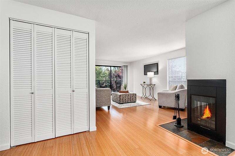 4th image of 410 W Roy Street #E101