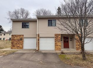 17562 Pond Cir, Eden Prairie, MN 55346