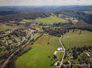 401 Aurora Ave, Terra Alta, WV 26764