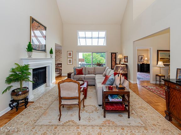 4th image of 1262 Calais Ct