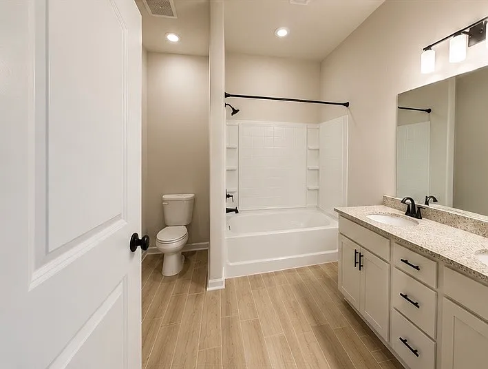 Master Bath w/walk-in closet