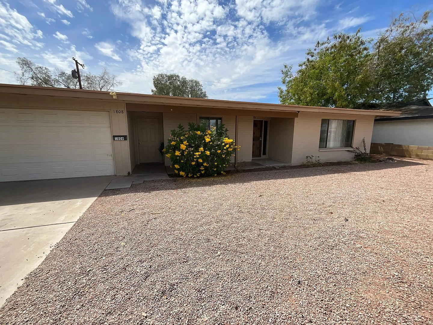 4 bedroom 2 bath North tempe area close to south Scottsdale — Photo 1