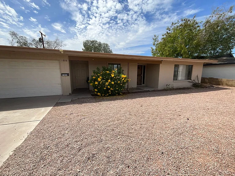1808 N Aster St — Photo 1