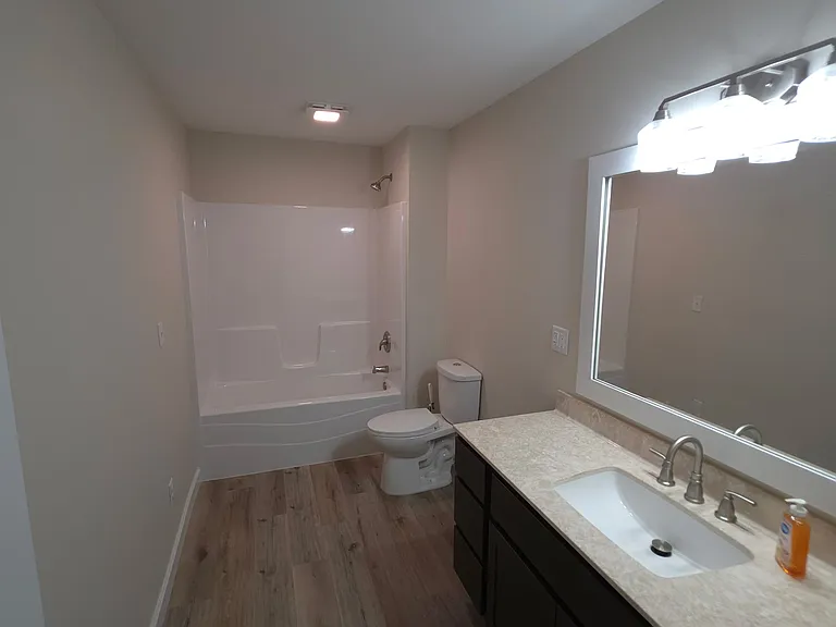 4231 S Johnson Rd — Photo 8