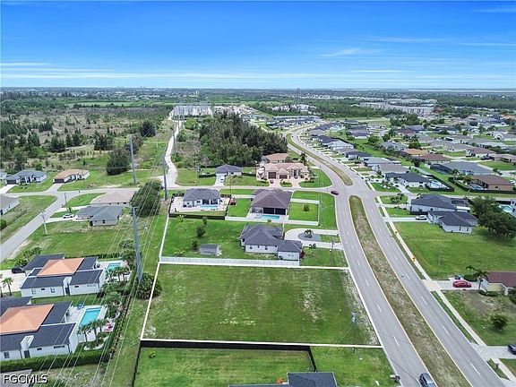 3rd image of 241 El Dorado Blvd S