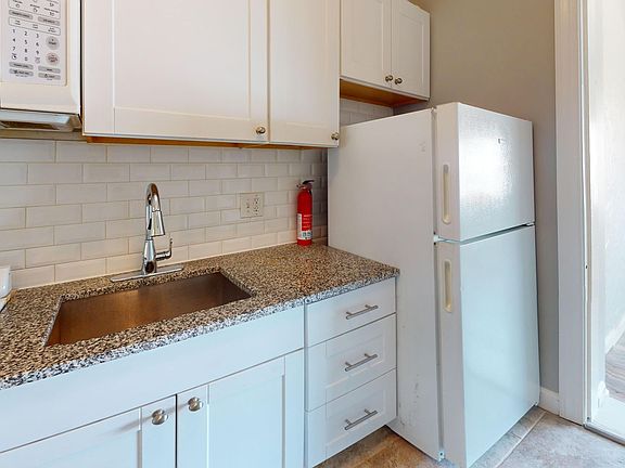 4th image of 4021 7th St NE