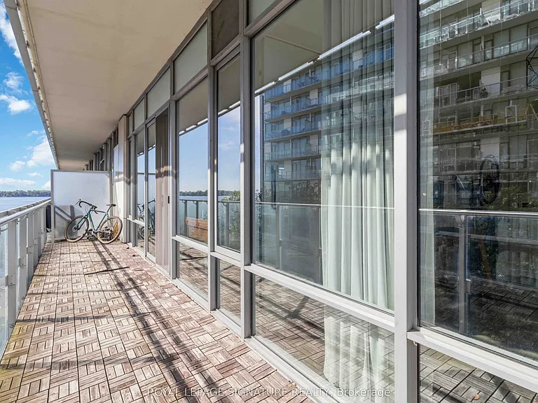 29 Queens Quay E #518 — Photo 18