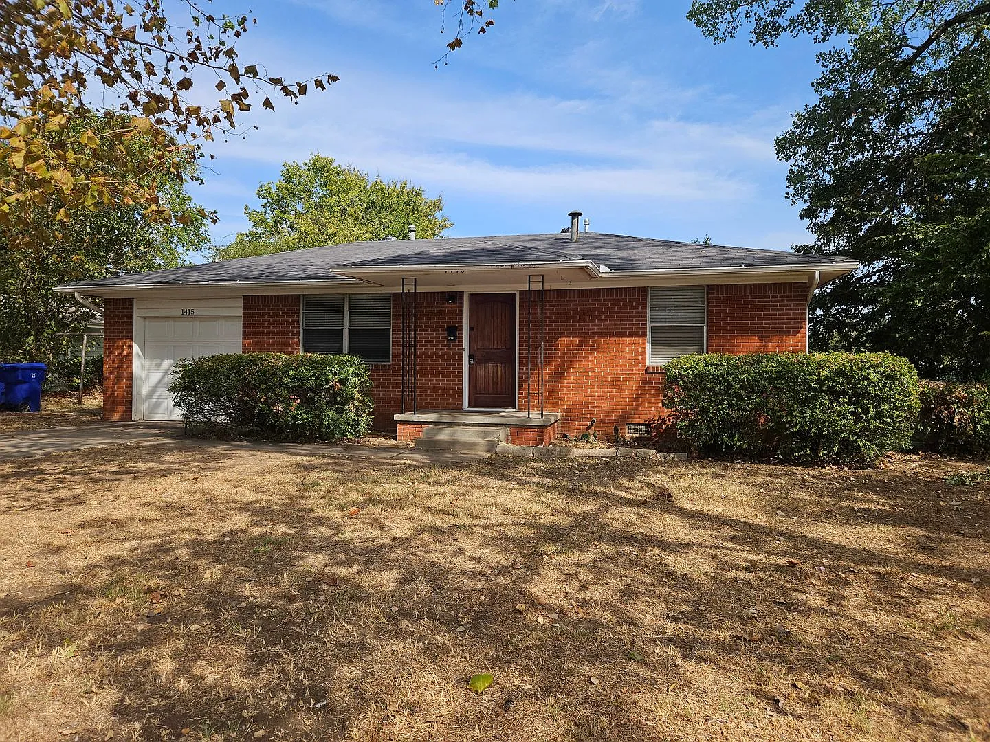(2) Bed/(1) Bath Walking Distance to OU Campus Avail NOW! — Photo 2